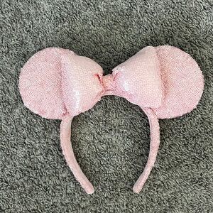 Disney light pink sequin Minnie headband perfect for Disney world girl moms
